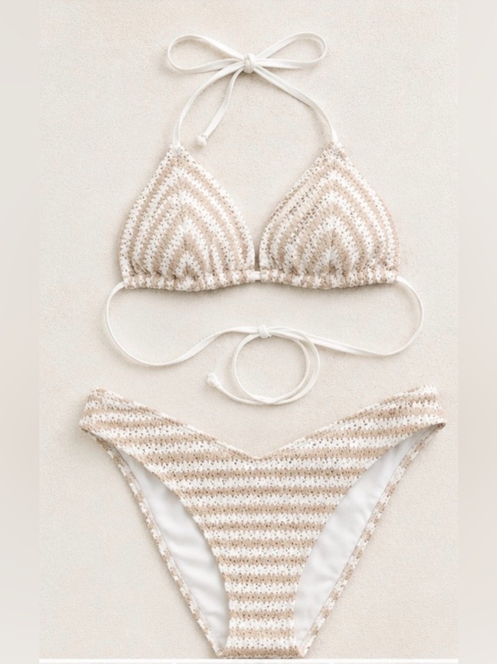 Hollister Neutral Beige & White
Crochet Halter Bikini Size Small